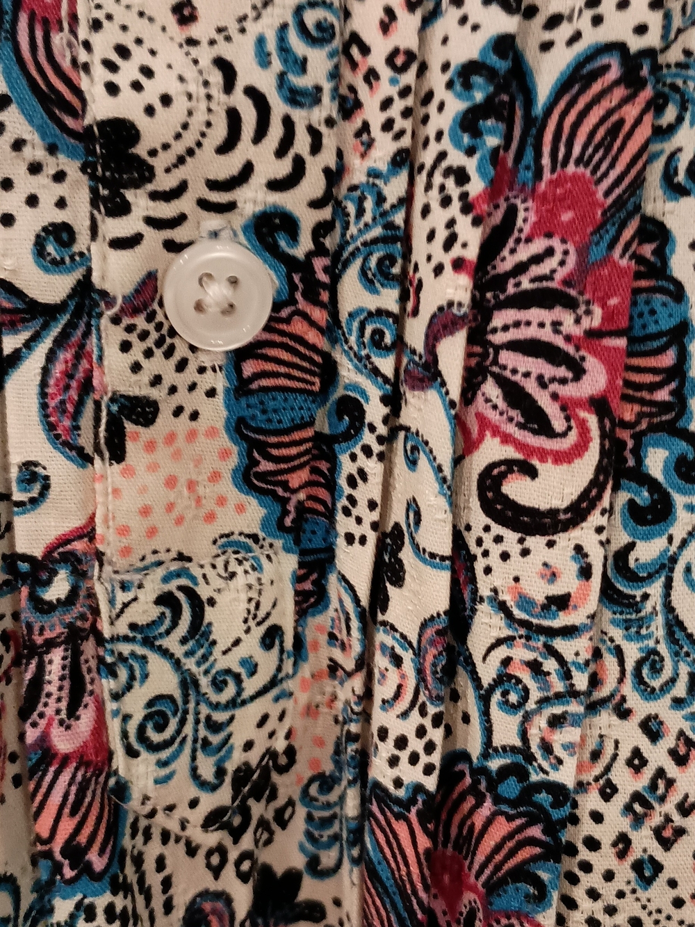 Evereve Floral Pleated Short-Sleeve Blouse in Cream with Red & Blue - Picture 5 of 16